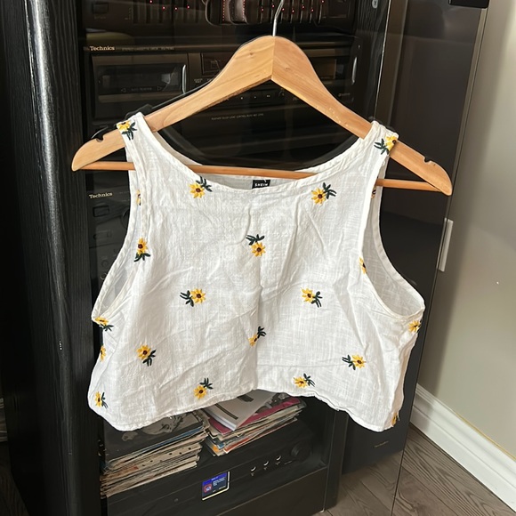 White Sunflower sleeveless crop top - Picture 1 of 1